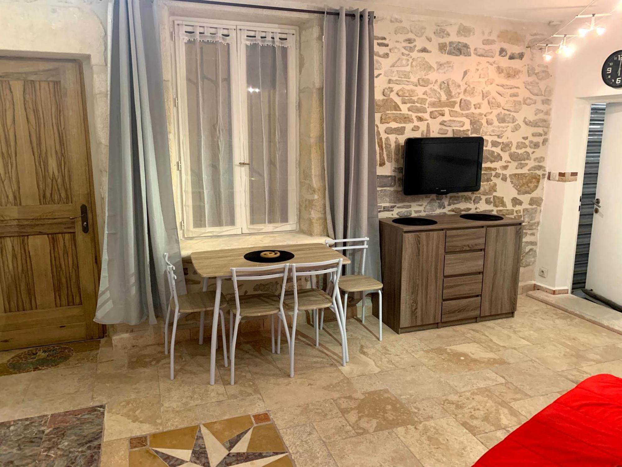 Tres Bel Appartement Cosy Et Chaleureux A Nimes Nîmes Exterior photo